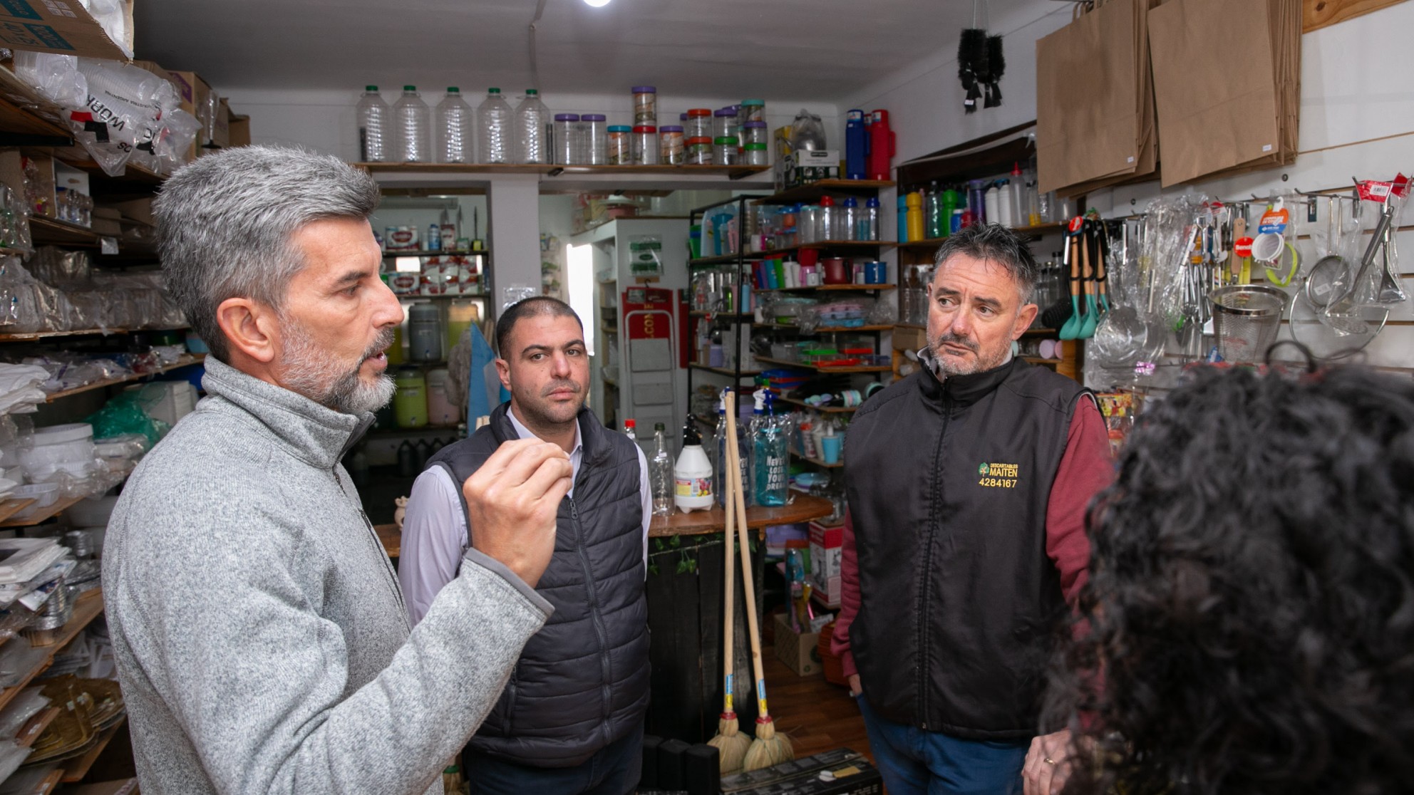 Ulpiano Suarez realizó una recorrida por comercios de la Sexta Sección